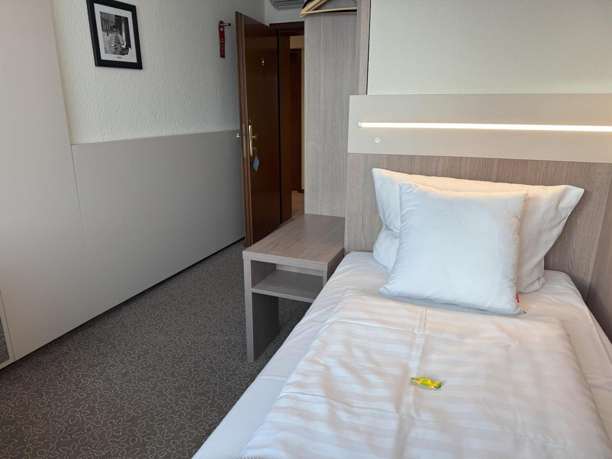 Hotel Zum Ritter Seligenstadt Exterior photo